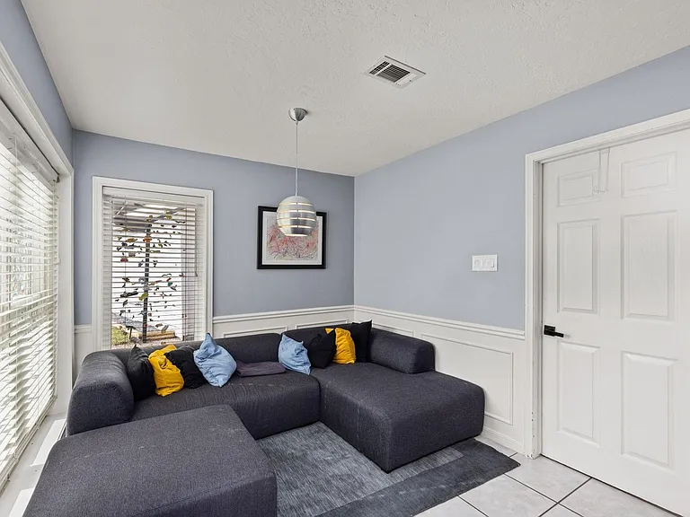 827 Thicket Ln #827 — Photo 10