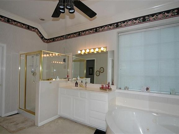 3rd image of 1810 Wyndale Dr