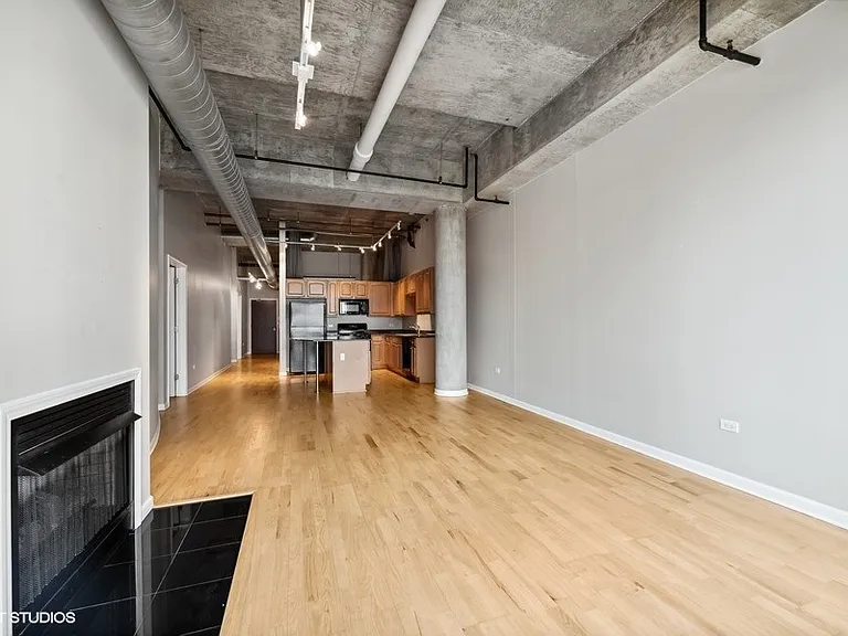 125 E 13th St #1303 — Photo 6
