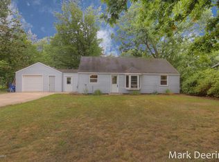 1402 Bauer Rd, Jenison, MI 49428