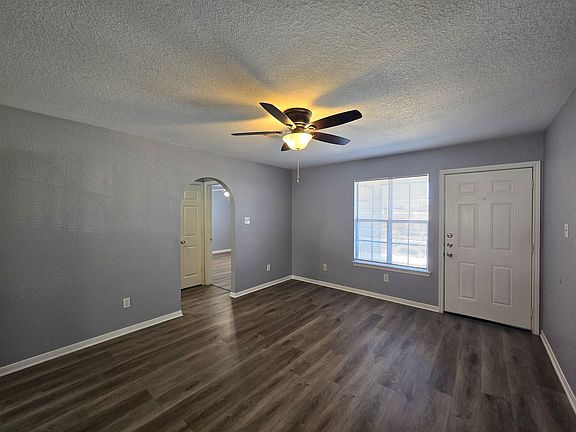 3rd image of 1604 Dugger Cir #D