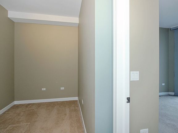 5th image of 1211 S Prairie Ave APT 4602