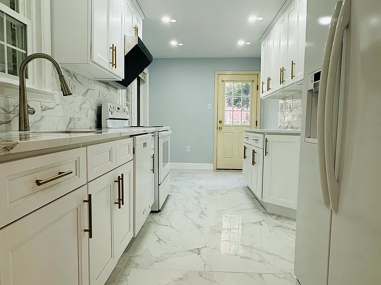 Twin Oaks Dr — Photo 6