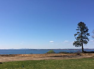 5 Cedar Knoll Dr, Pt Washington, NY 11050