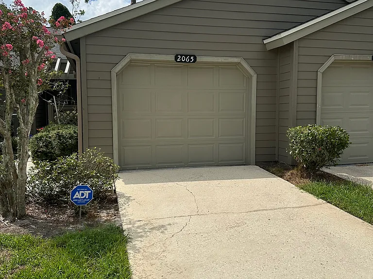 2065-7623 Baymeadows Cir W — Photo 2