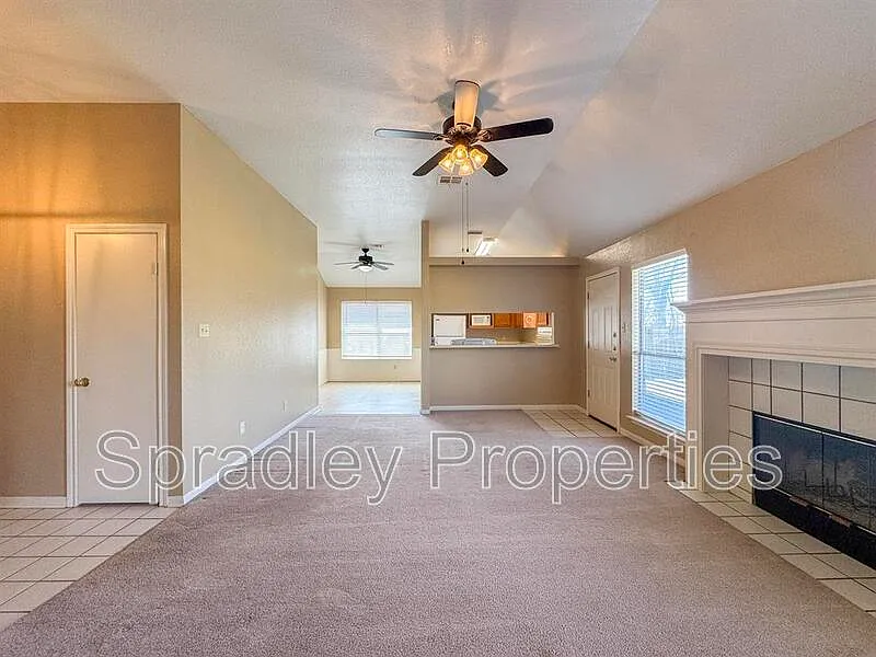 3 bed, 2.0 bath, 1337 sqft, $1,575 — Photo 4
