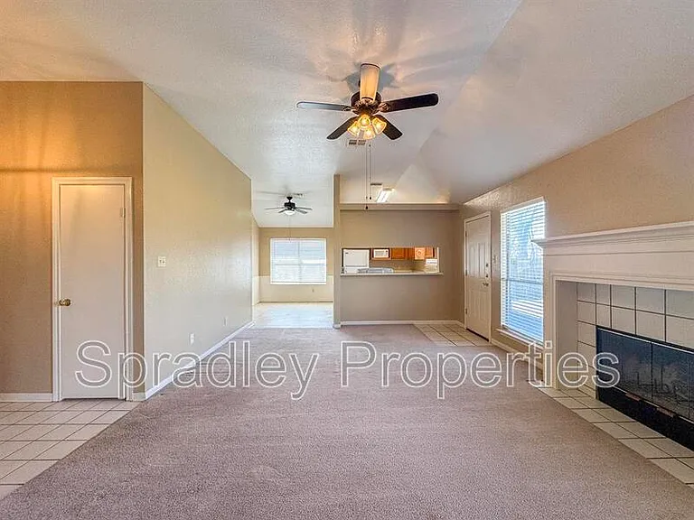 4612 Stone Pointe Dr — Photo 4