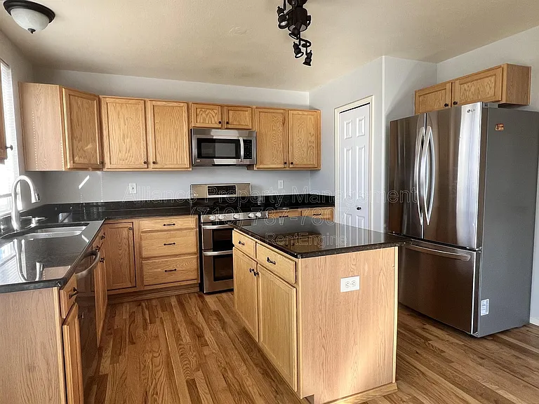 212 Oxbow Dr — Photo 8
