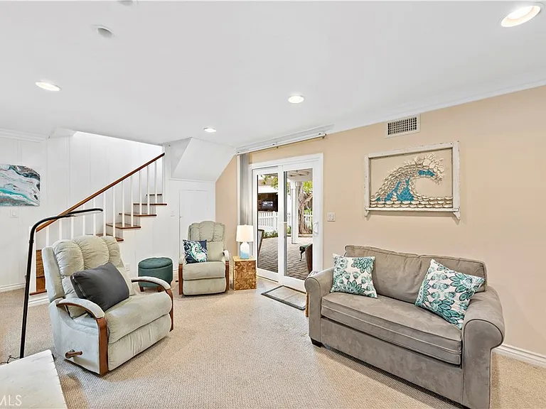 1466 Randall Way — Photo 7