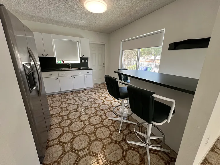 821 NW 23rd Ave — Photo 3