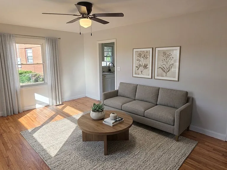 2076 Seneca Dr — Photo 1