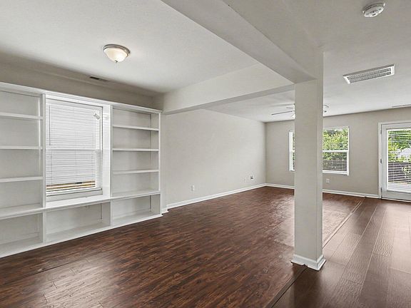 3rd image of 326 Sequoia Dr