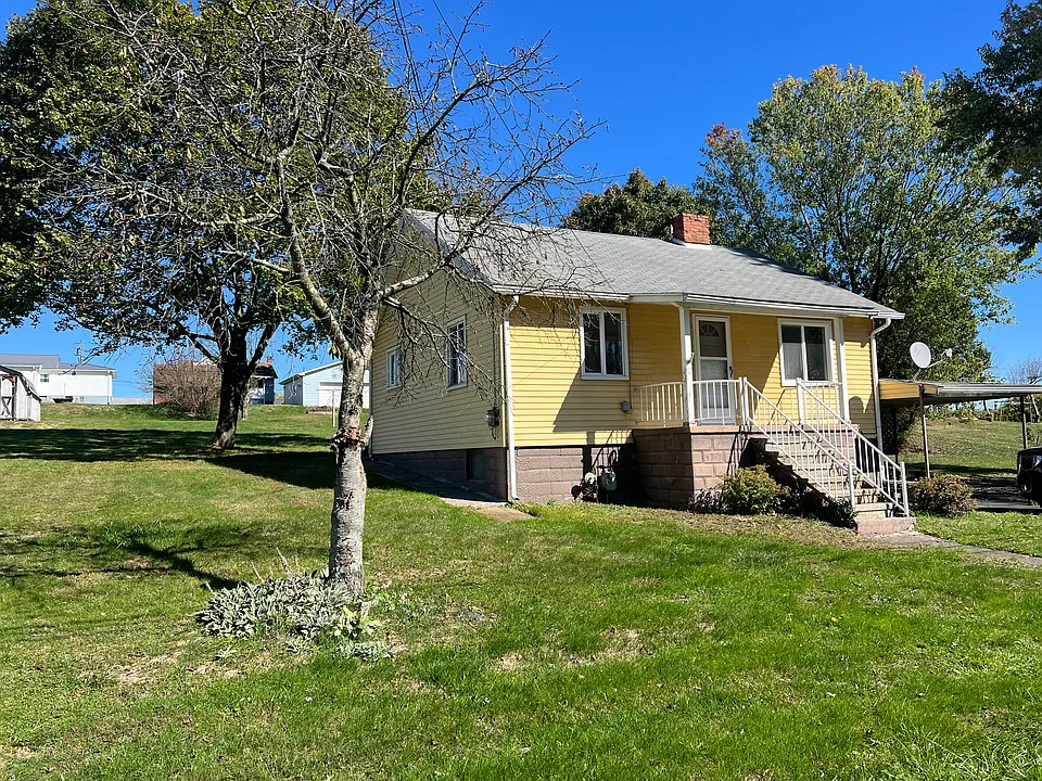 52 Hickory St