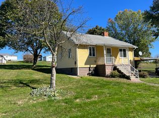 52 Hickory St, Ellsworth, PA 15331