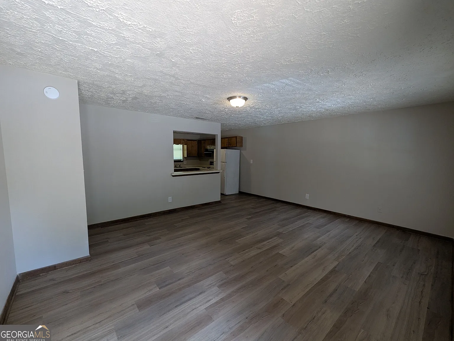 2 bed, 1.0 bath, 881 sqft, $1,100 — Photo 2