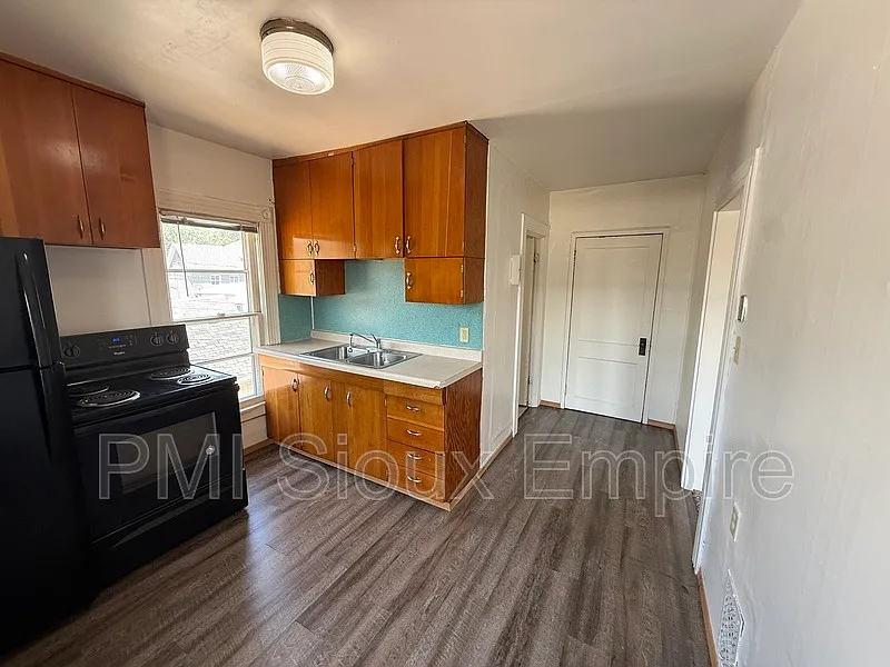 734 W 10th St #5