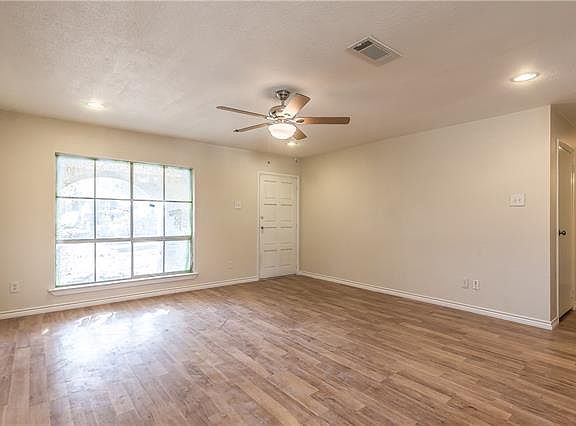 5th image of 114 Skylark Dr
