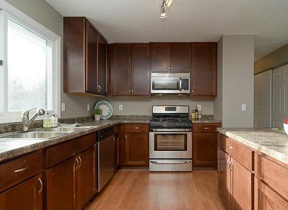 3rd image of 822 Olive St