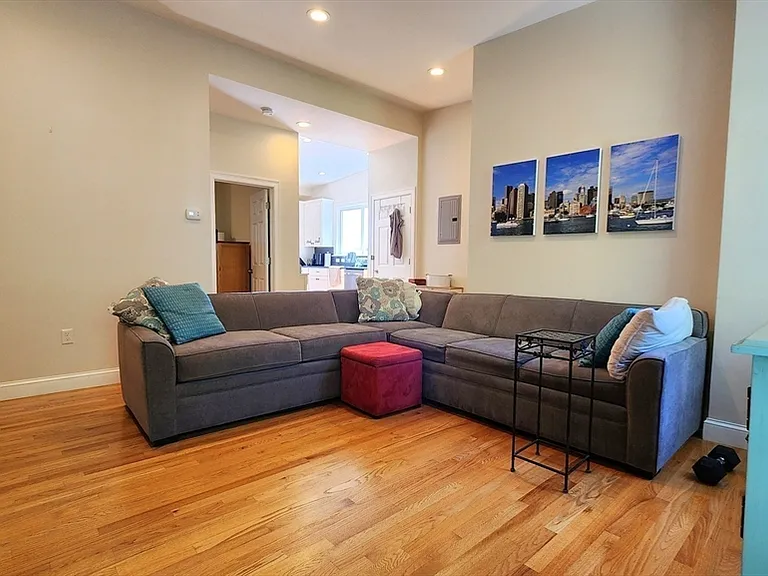 121 Heath St #2A — Photo 5