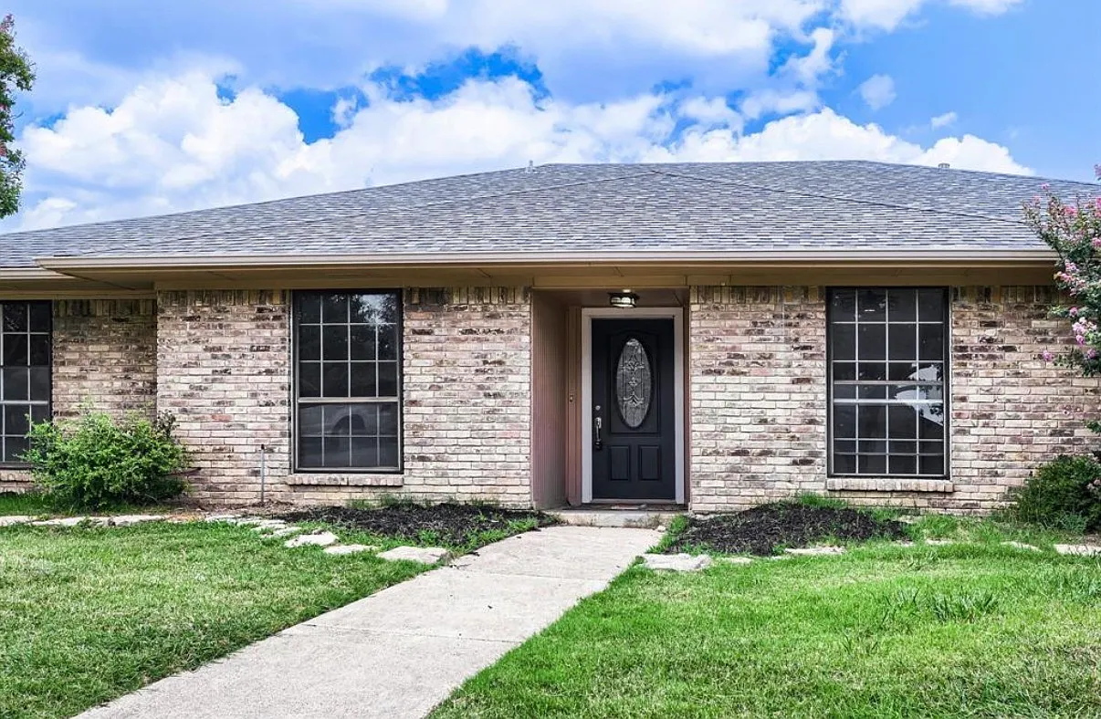 Chesham Dr, Carrollton — Photo 2