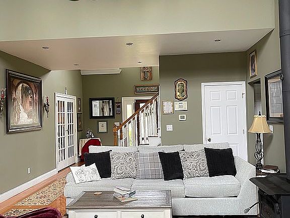 5th image of 376 Doe Valley Dr