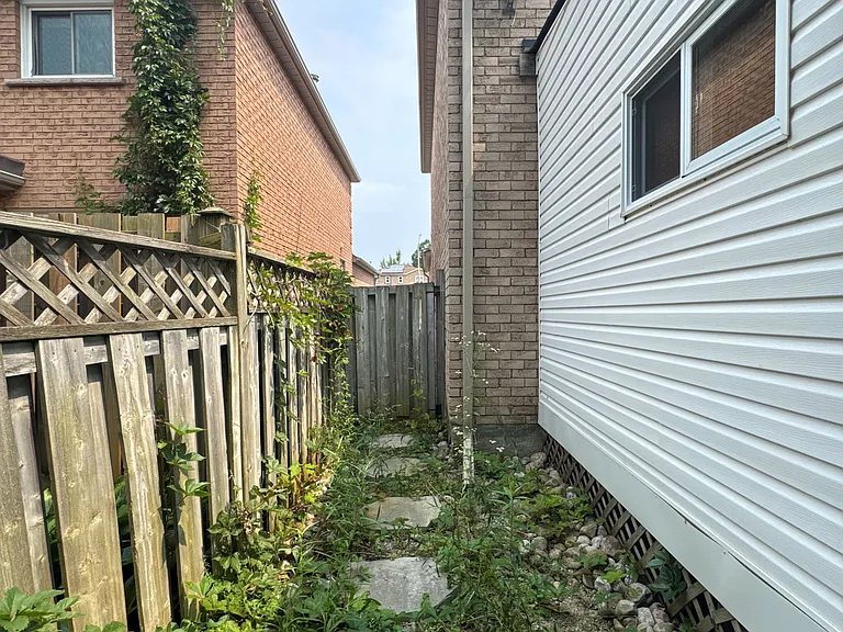 6 Carruthers Cres — Photo 15