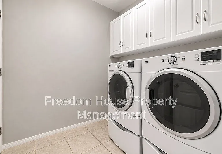 5465 Finestra St — Photo 25