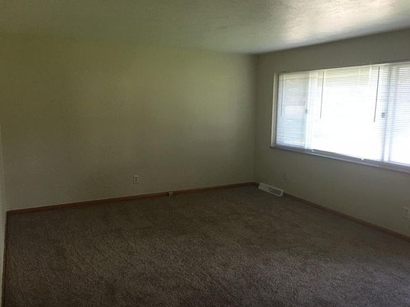 3rd image of 3096 Axe Dr