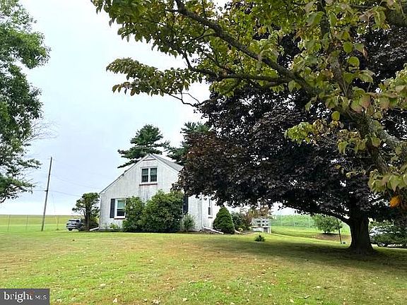 5th image of 355 Rockdale Dr