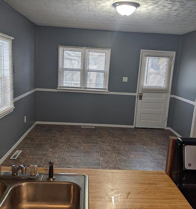 1st image of 2068 Parkview Cir
