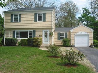 28 Glenwood Pl, New London, CT 06320