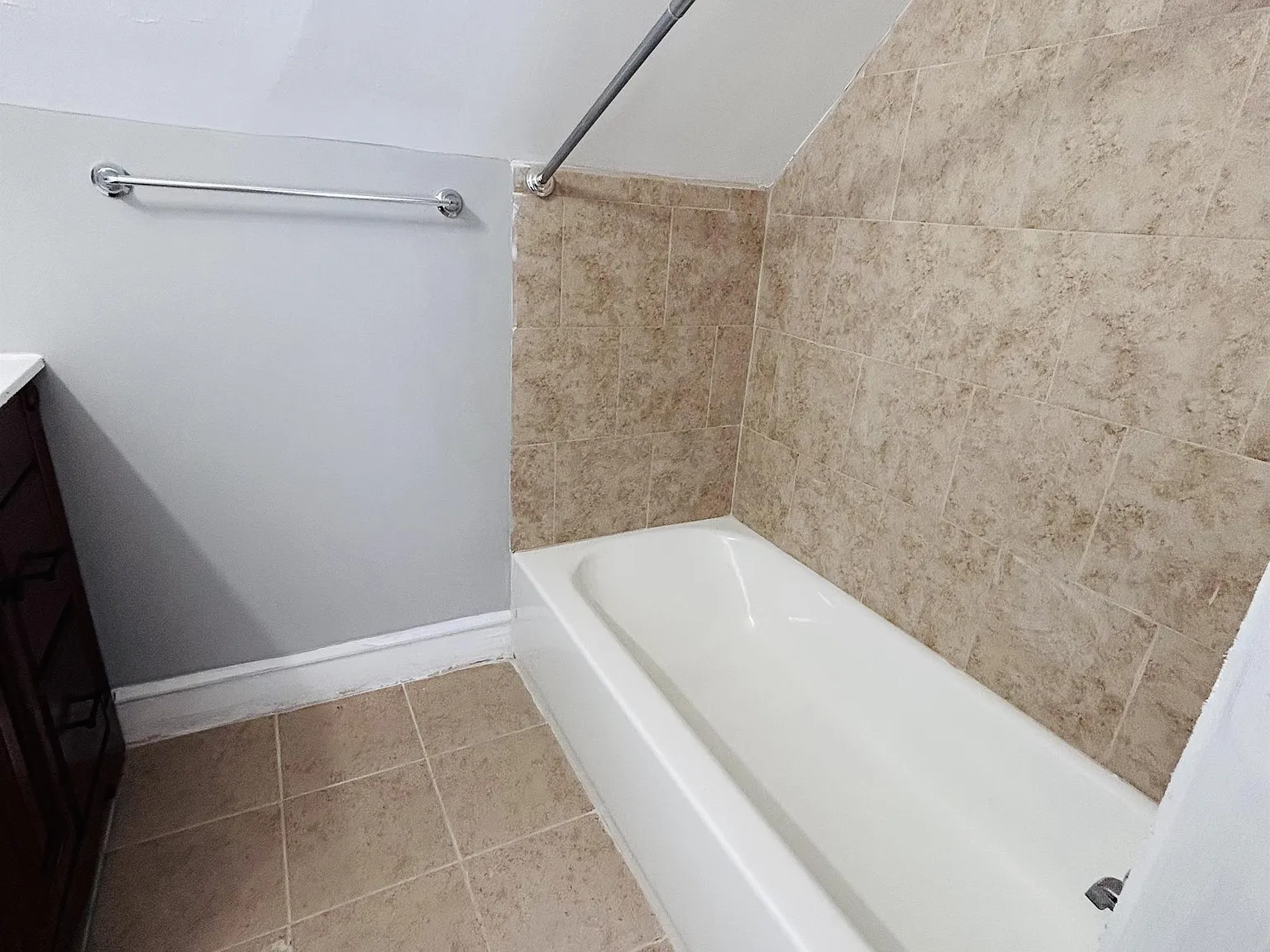1221 Lindley Avenue - 3 — Photo 4