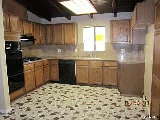 3rd image of 833 La Serena Dr