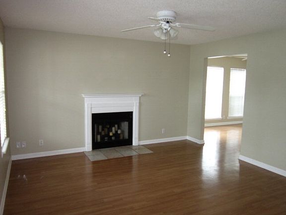2nd image of 102 Dawn Ct