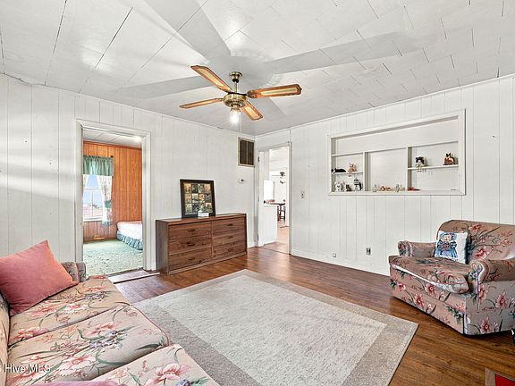 5th image of 113 E 1st Street