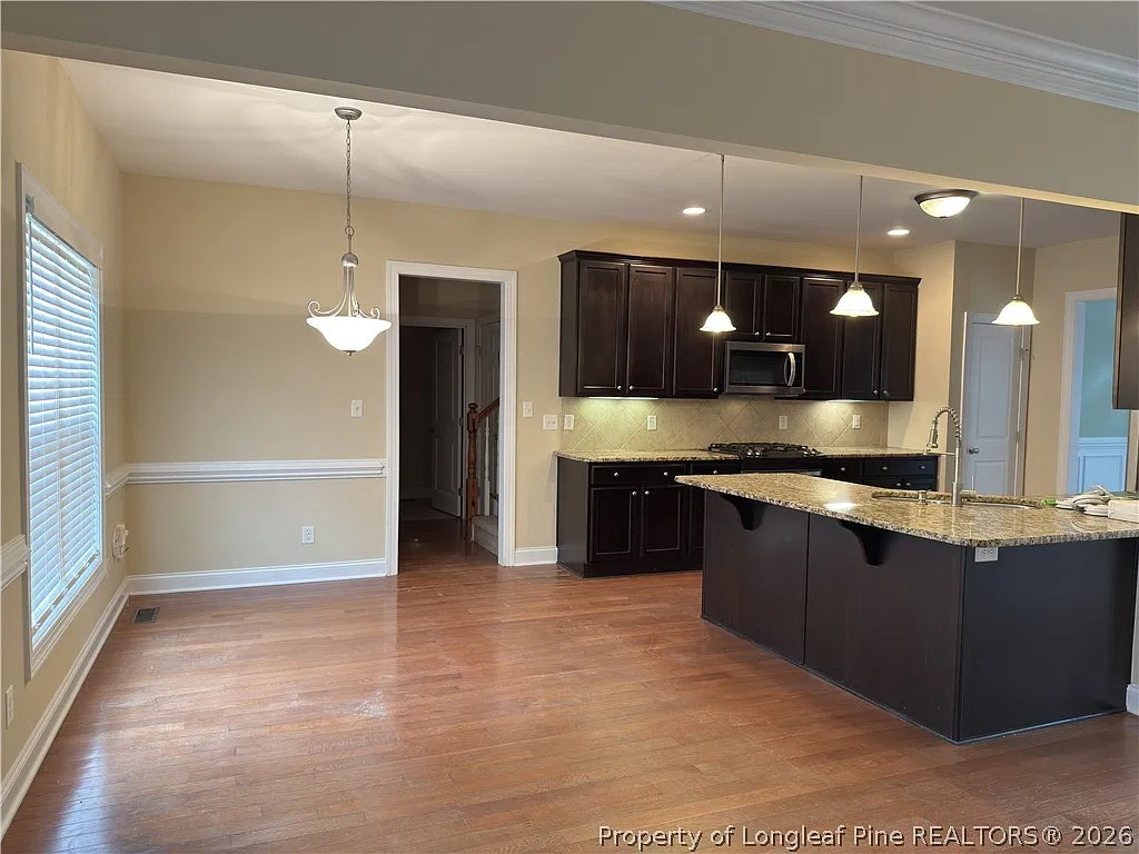 4 bed, 3.0 bath, 2940 sqft, $2,550 — Photo 4