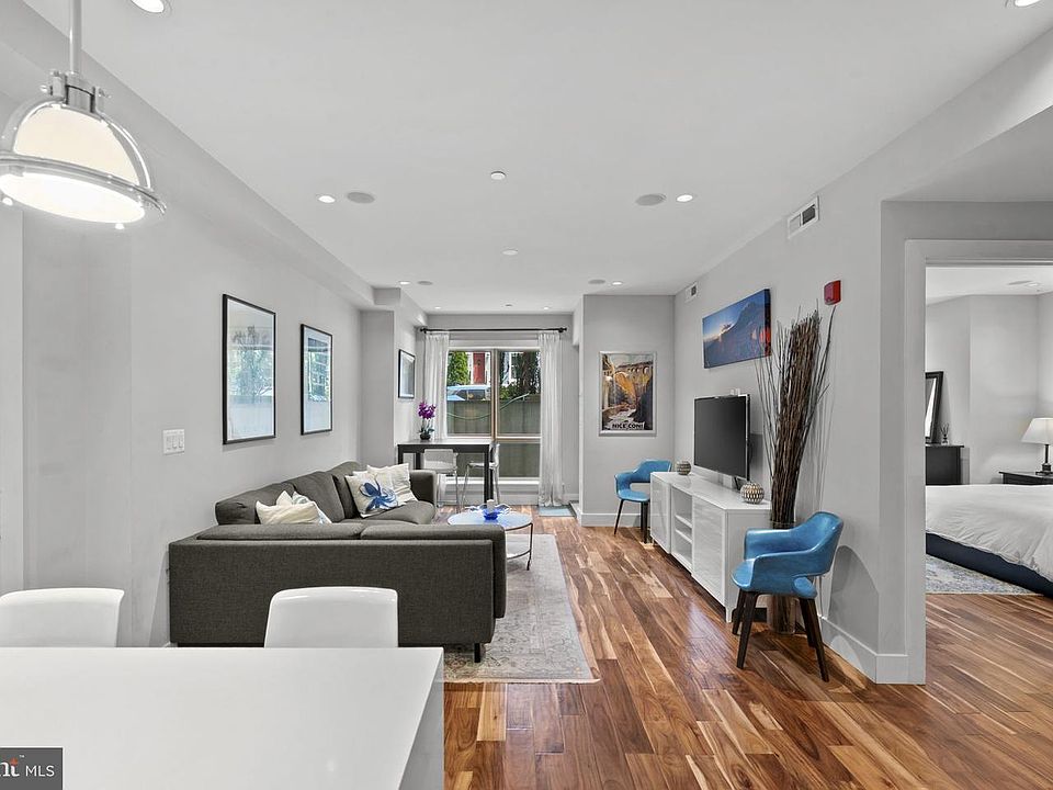 1st image of 1337 K St SE #101