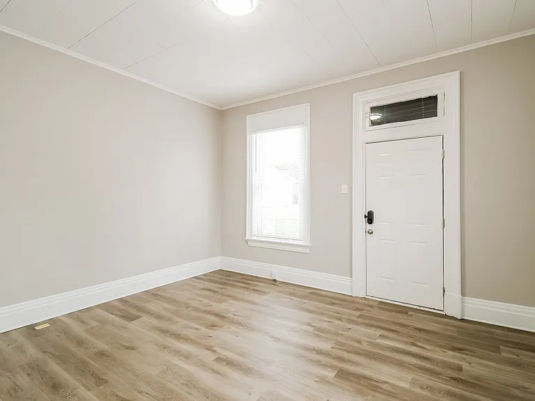 963323_017_living_room_13076556.jpg