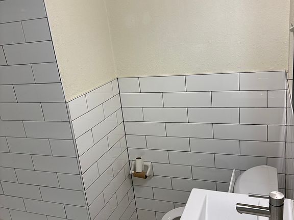 4th image of 740 N Grandview Ave APT 2