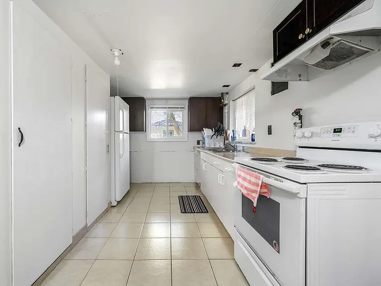 2075 E 44th Ave — Photo 12