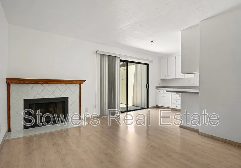 1714 Parkside Dr — Photo 9