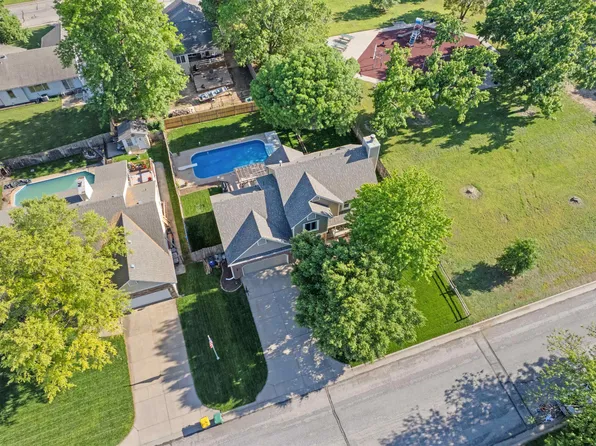 7715 W Barrington St, Wichita, KS 67212