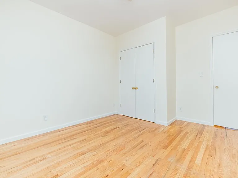 10 Menahan St #2L — Photo 6