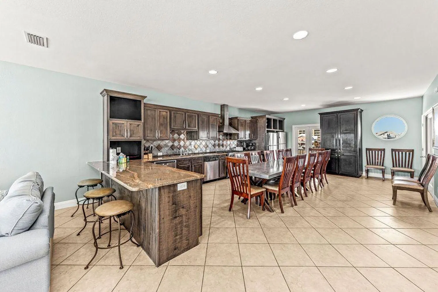 6 bed, 7.0 bath, 3896 sqft, $20,496 — Photo 4