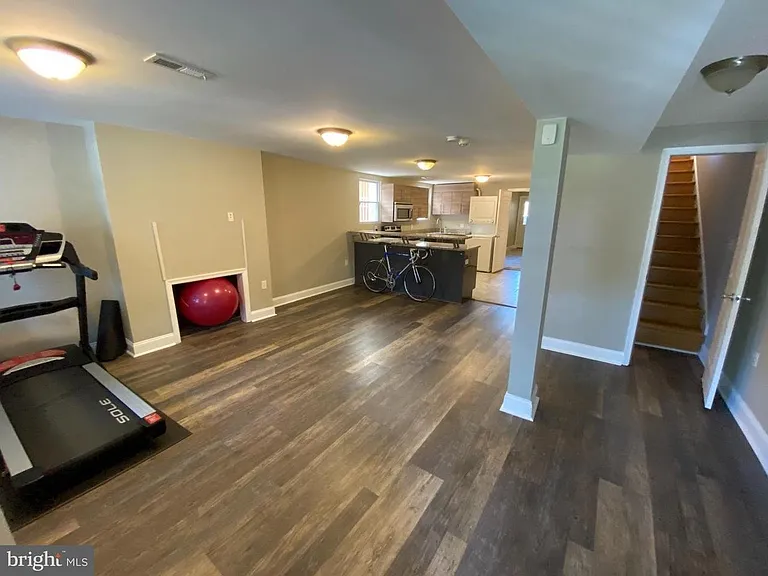 525 Irving St NW — Photo 2