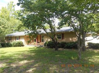 203 Pecan Dr, Douglas, GA 31535