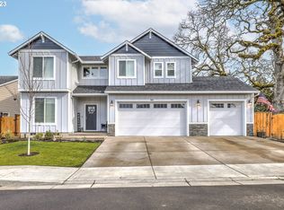 732 E Washington St, Carlton, OR 97111