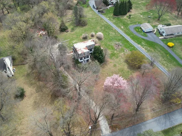 1526 Meadow Ln, Glen Mills, PA 19342