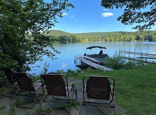 124 W Shore Dr, Putnam Valley, NY 10579