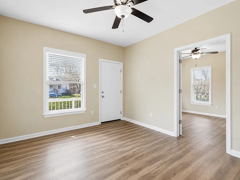 1525 E Cairo St — Photo 7